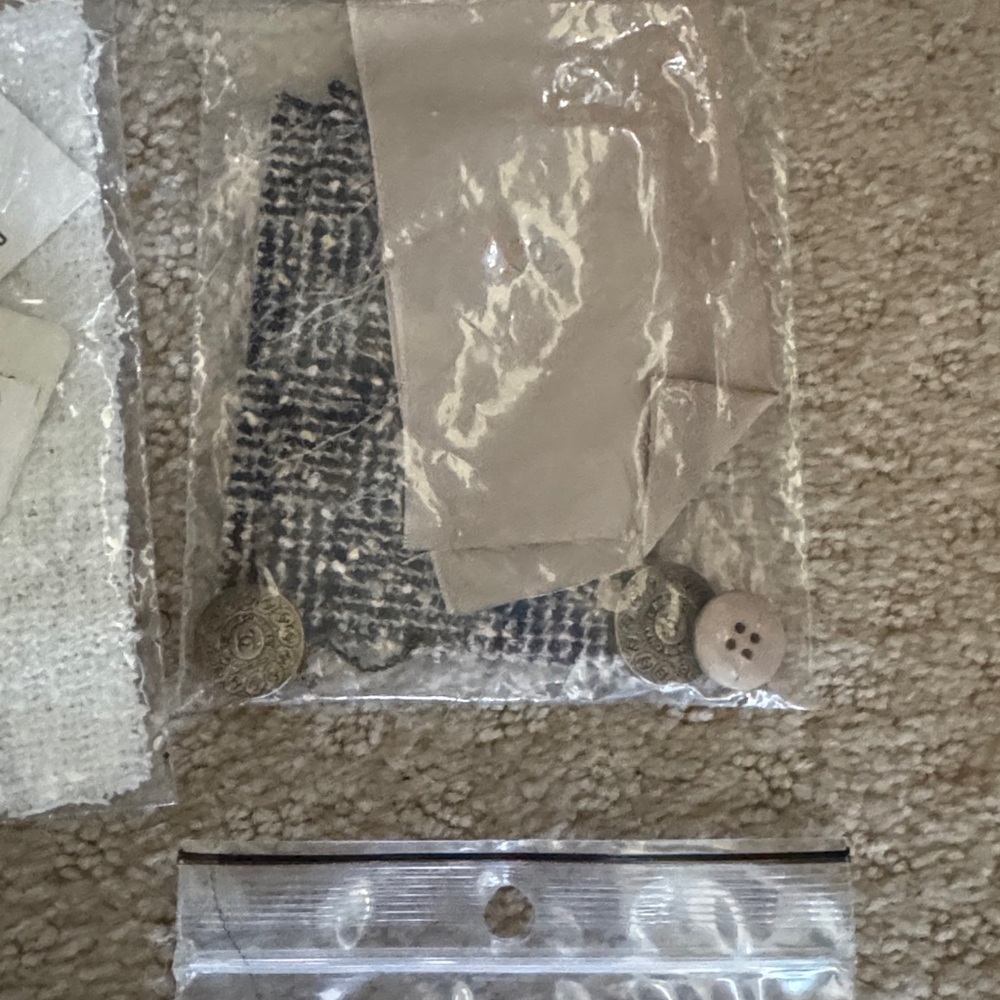 24 CHANEL bags and fabric swatches - Picture 3 of 6